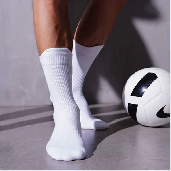 mens-black-white-sports-socks-for-football-basketball