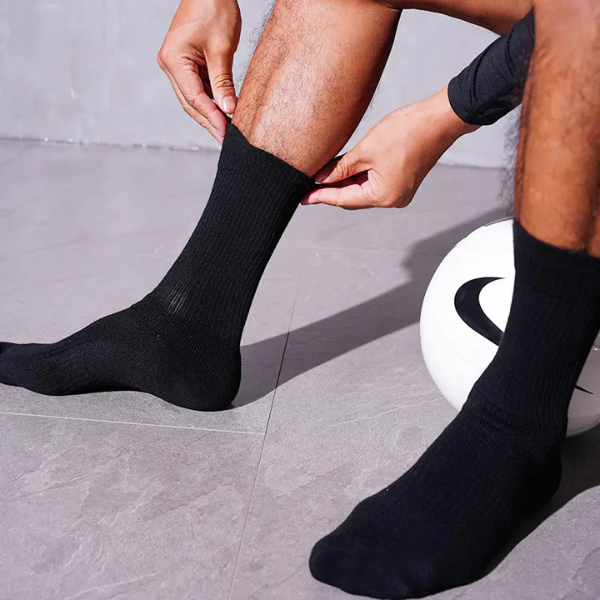 mens-black-white-sports-socks-for-football-basketball